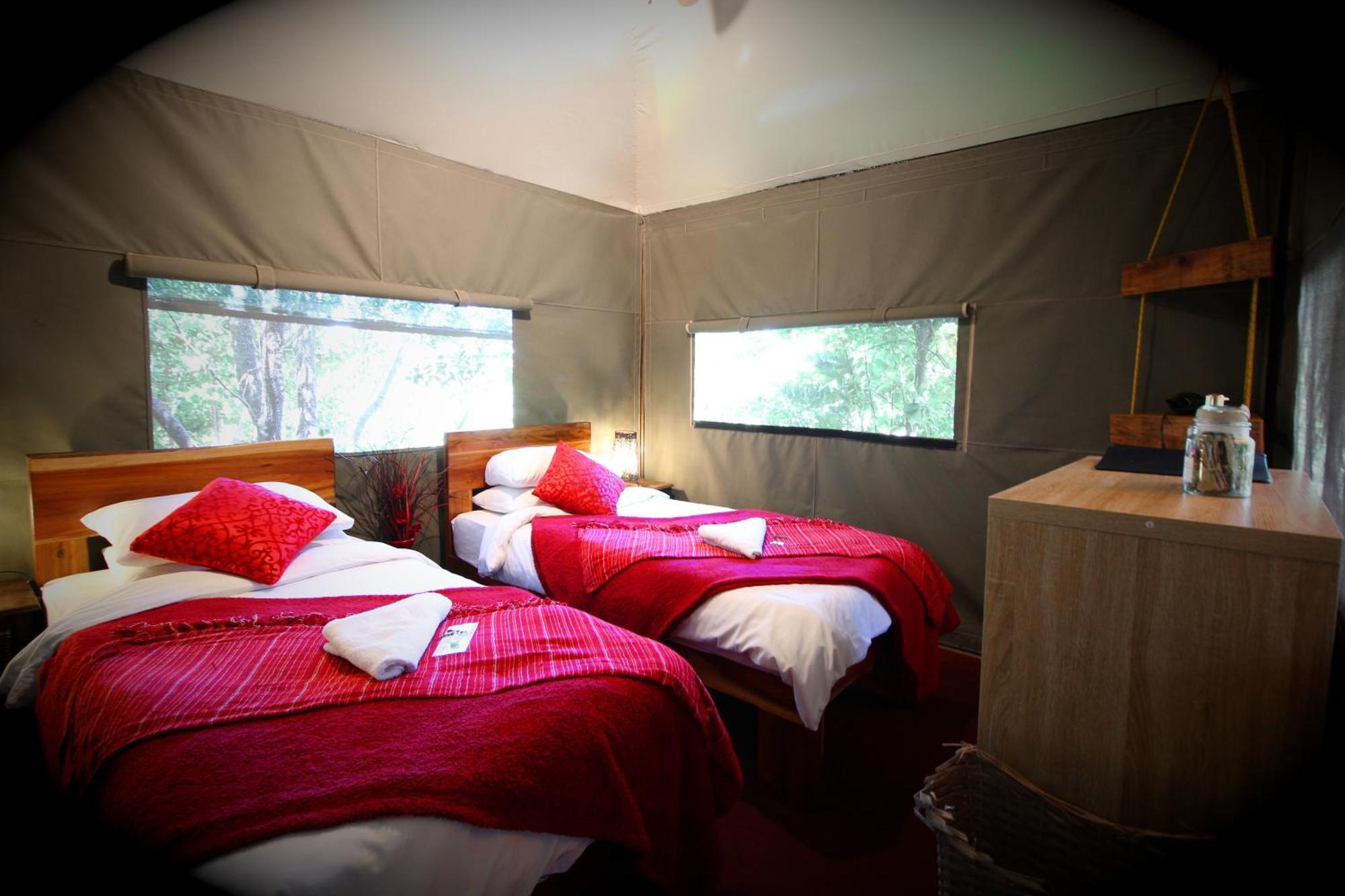 Mali Boutique Lodge & Tube 'N Axe Budget Accommodation Стормсривиер Стая снимка