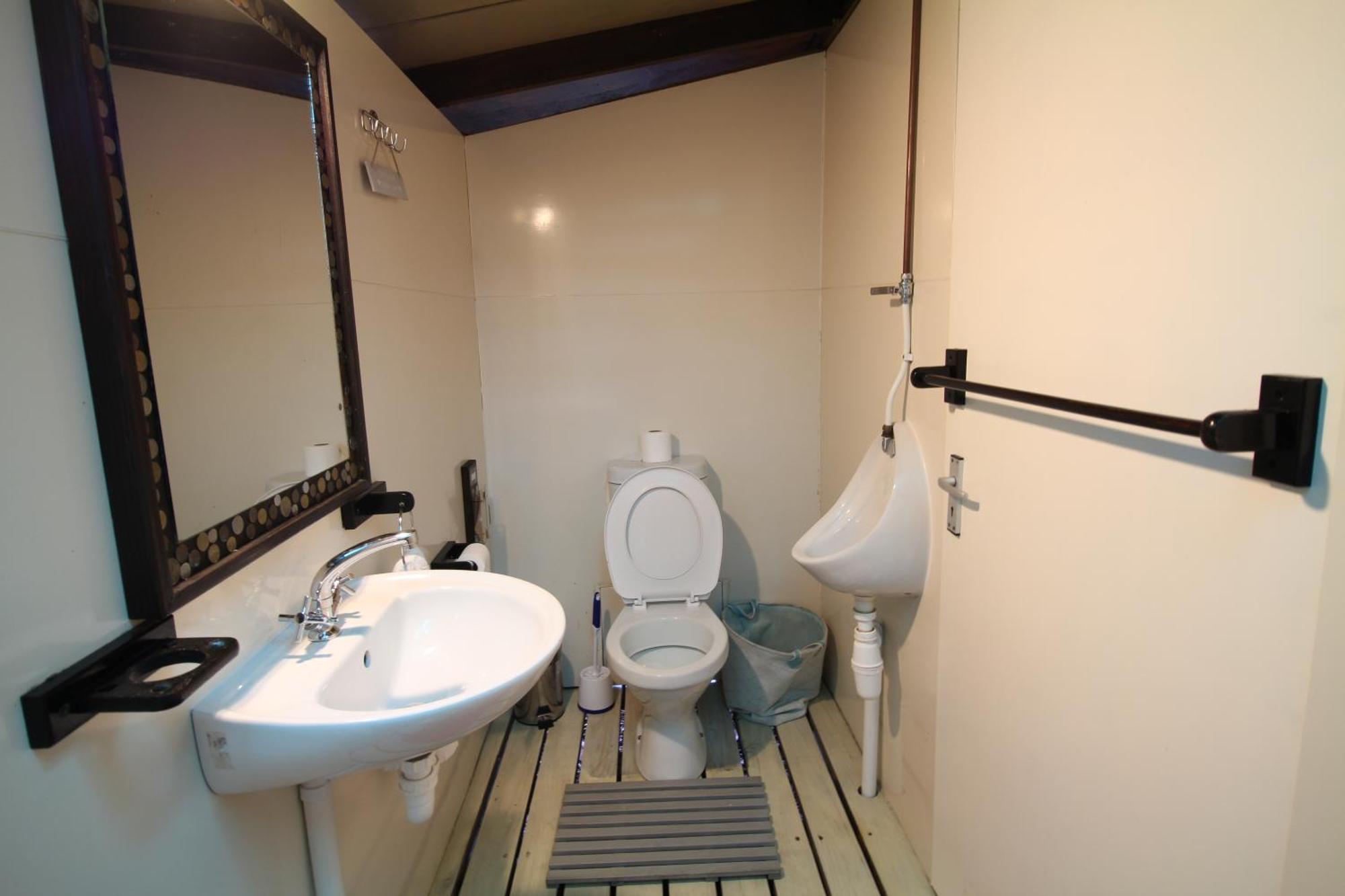 Mali Boutique Lodge & Tube 'N Axe Budget Accommodation Стормсривиер Стая снимка