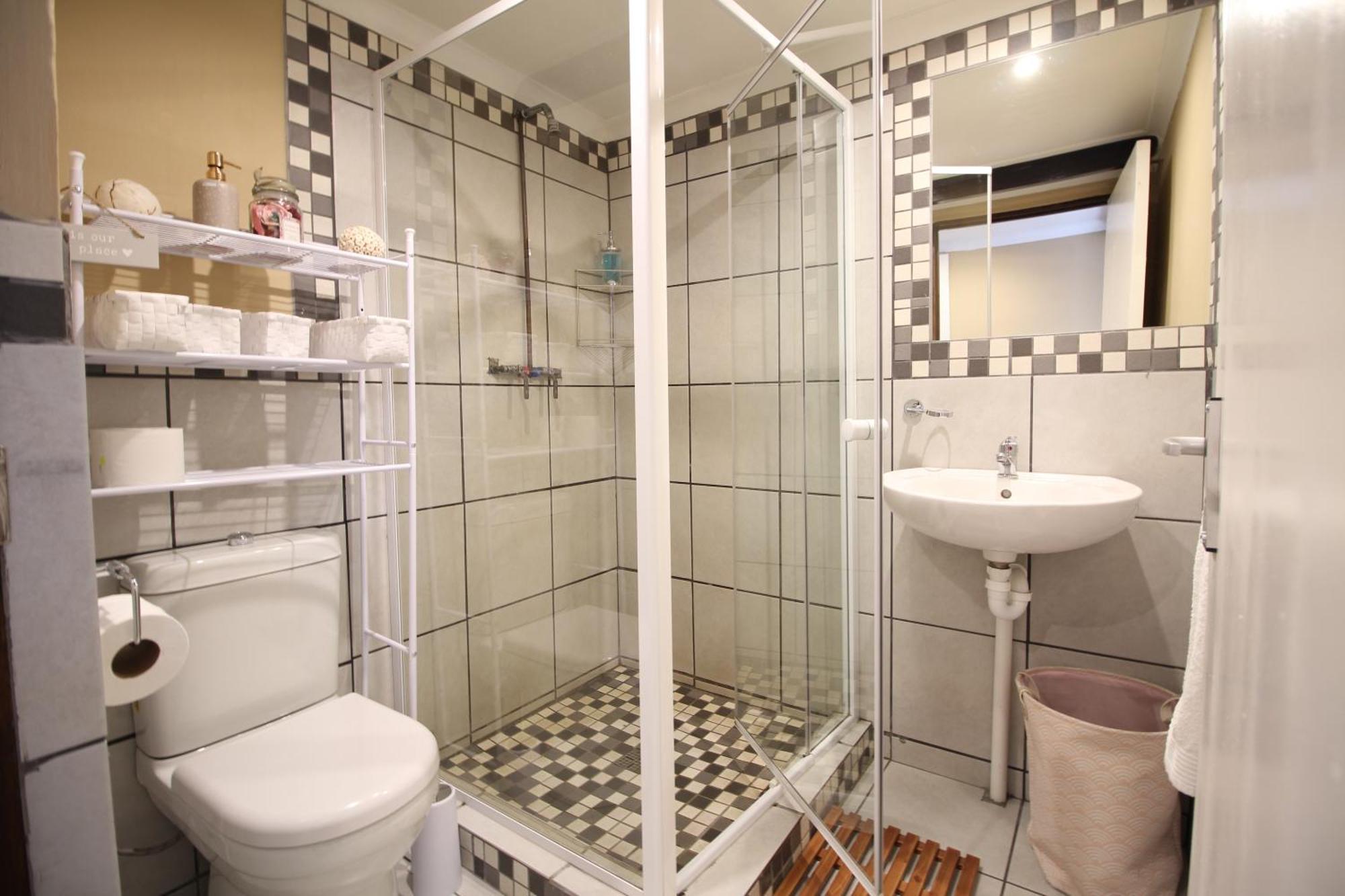 Mali Boutique Lodge & Tube 'N Axe Budget Accommodation Стормсривиер Стая снимка